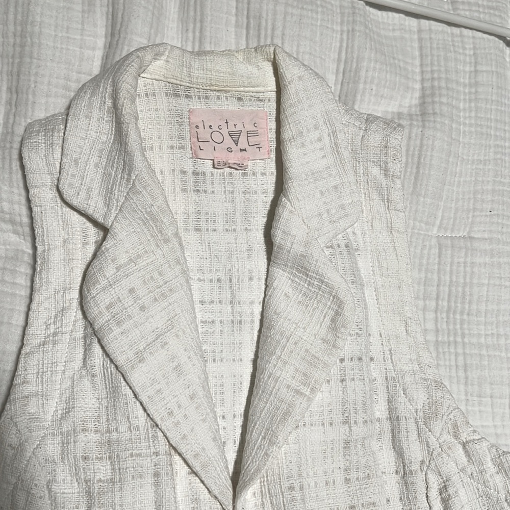 Anthropologie white vest with buttons - Picture 7 of 7